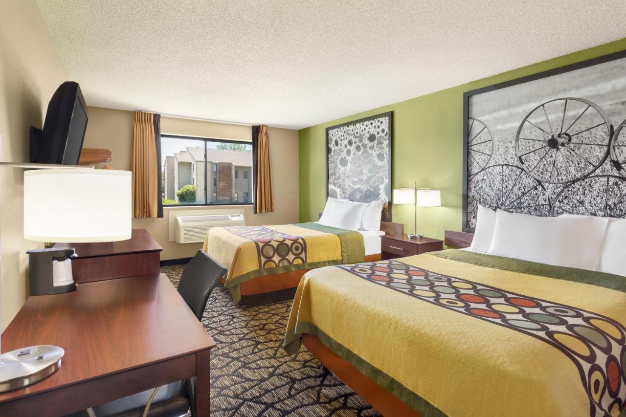 Super 8 By Wyndham Ankeny/Des Moines Area Hotel Exterior photo