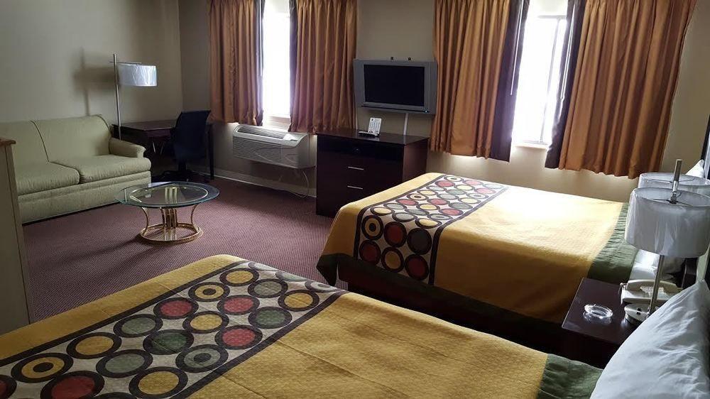 Super 8 By Wyndham Ankeny/Des Moines Area Hotel Exterior photo